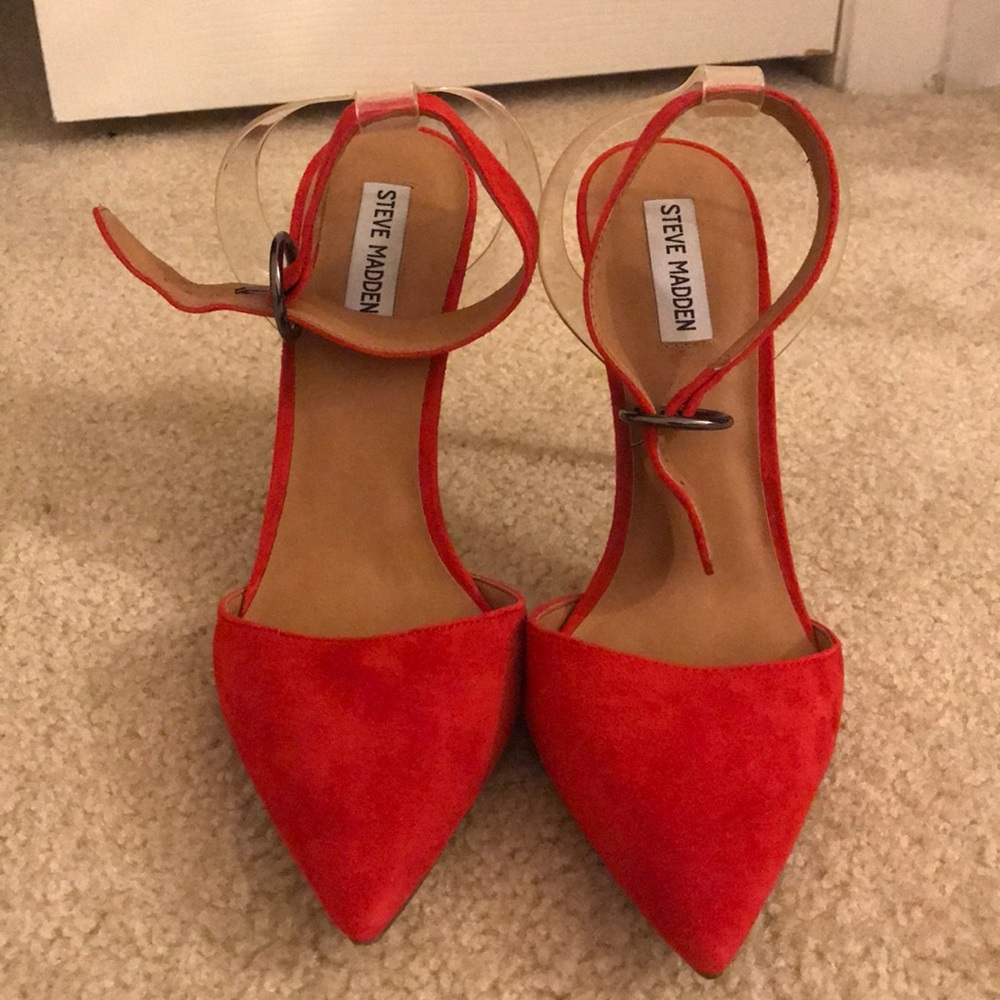 Steve Madden red pumps